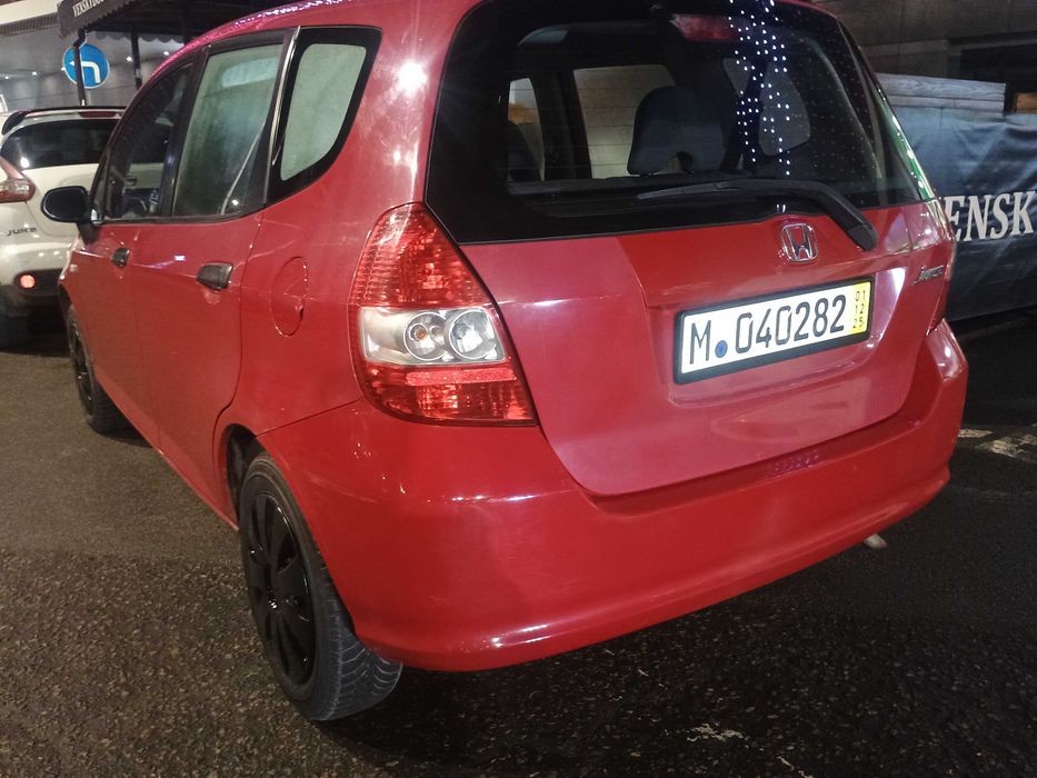 Хонда Джаз автомобіль 2004