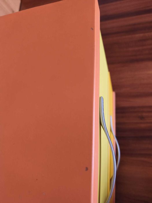 Mobiliário de quarto cor de laranja
