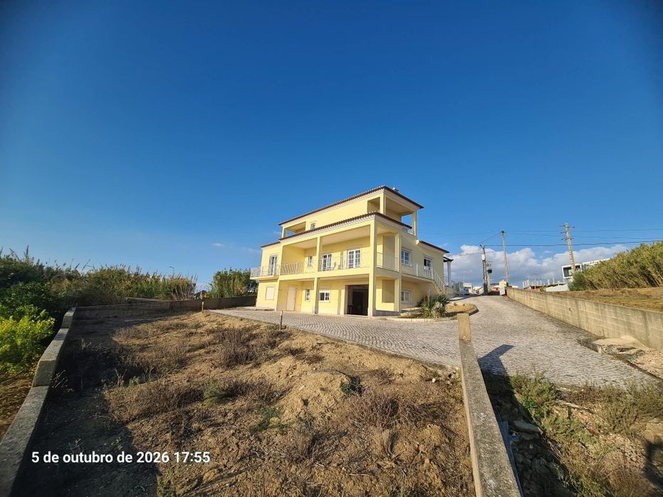 Moradia T4 com vista para o mar - Spacious 4-Bedroom House with Sea Views
