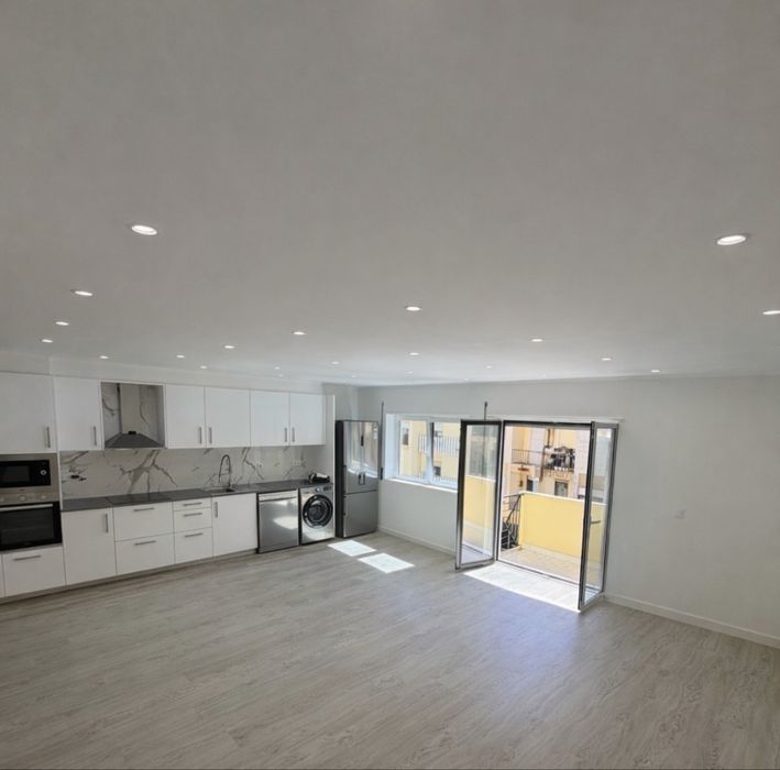 T2 remodelado pronto a habitar — Algueirão-Mem Martins, Lisboa