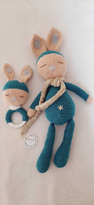 Doudou e chocalho em crochet