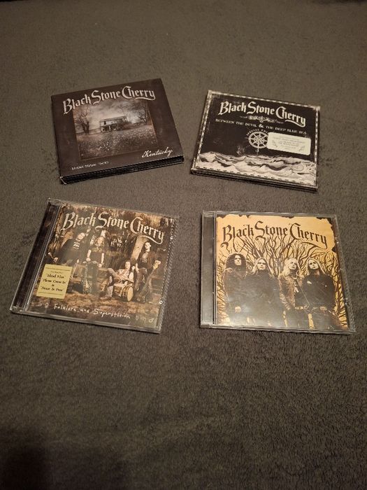 4 pudełka z płytami CD zespołu (Black Stone Cherry)