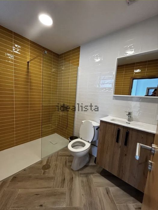 Suite / quarto com quarto de banho privado no  centro cacia