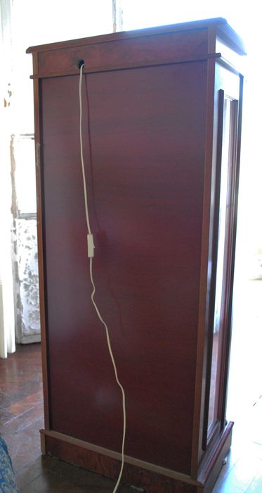 Móvel expositor / Vitrine de sala, com iluminação