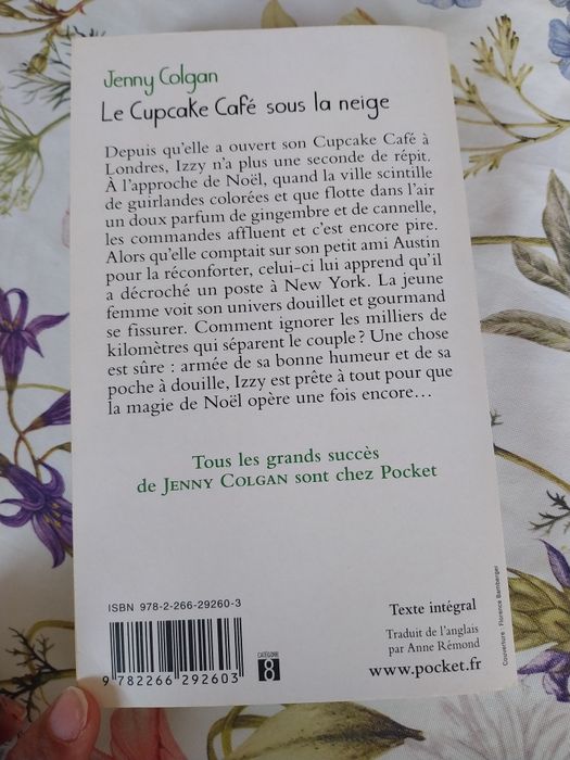 Le cupcake café sous la neige. Portes incluídos