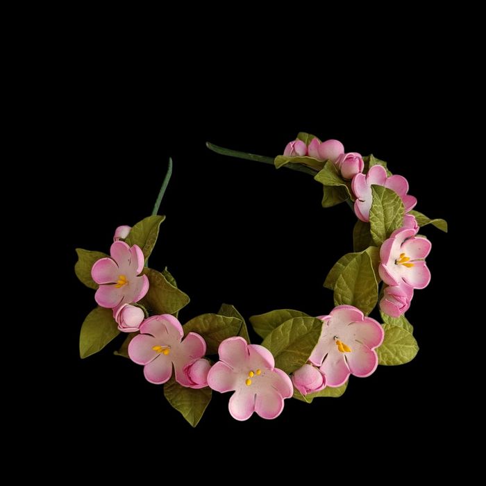 Обруч з квітами на свято весни.Підсніжник,бузок,яблуневий цвіт...