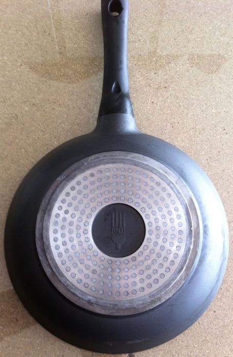 frigideira estado novo, cerca de 27 cm.