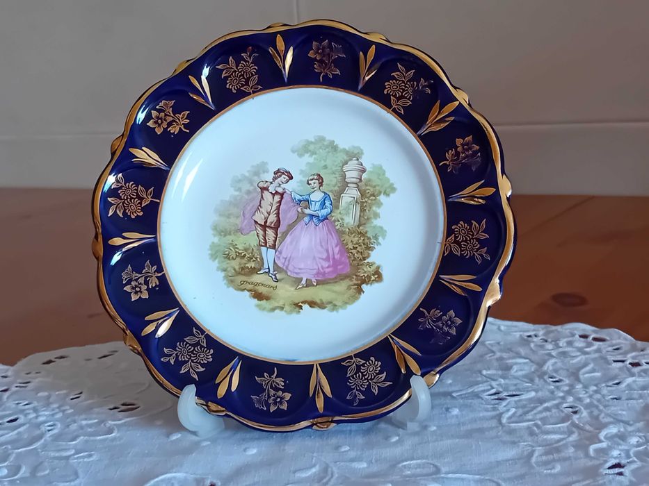 Statuary Earthenware Plate