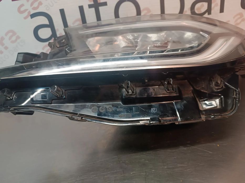 ÓTICA / FAROL TOYOTA AYGO X 2022-2025 - ESQUERDO 02A29318 (APOIOS