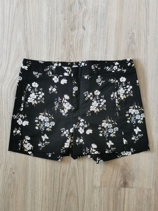 Stylowe spodenki w kwiatki rozmiar M