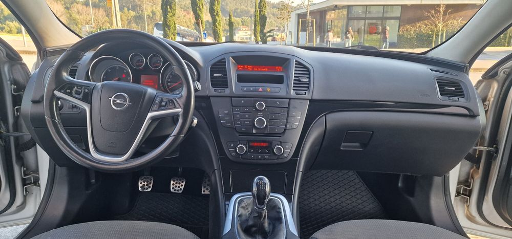 Opel Insignia 2.0 CDTI (Dez. 2009) – Estimada em Garagem