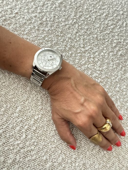 Relógio prateado da Tommy