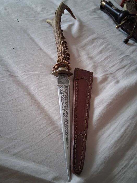 Punhal de caça - De colecção - Trabalhado à mão