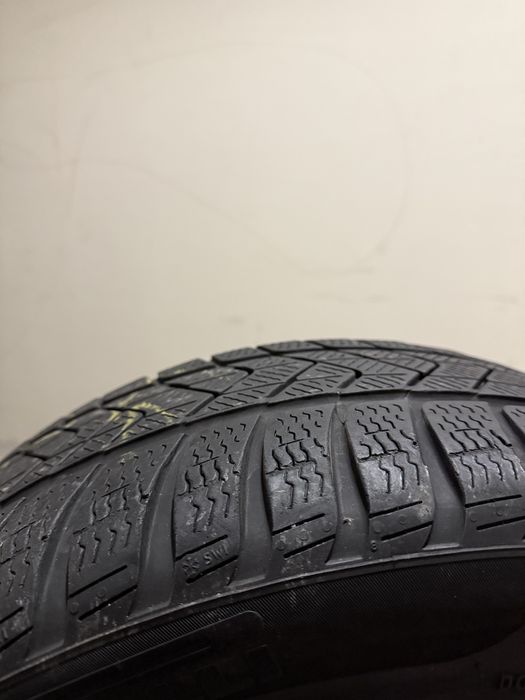 Зимова гума Pirelli Sottozero 3 245/45 R18
