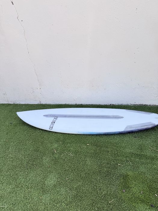 Prancja de surf nova 5’11 32L epoxy