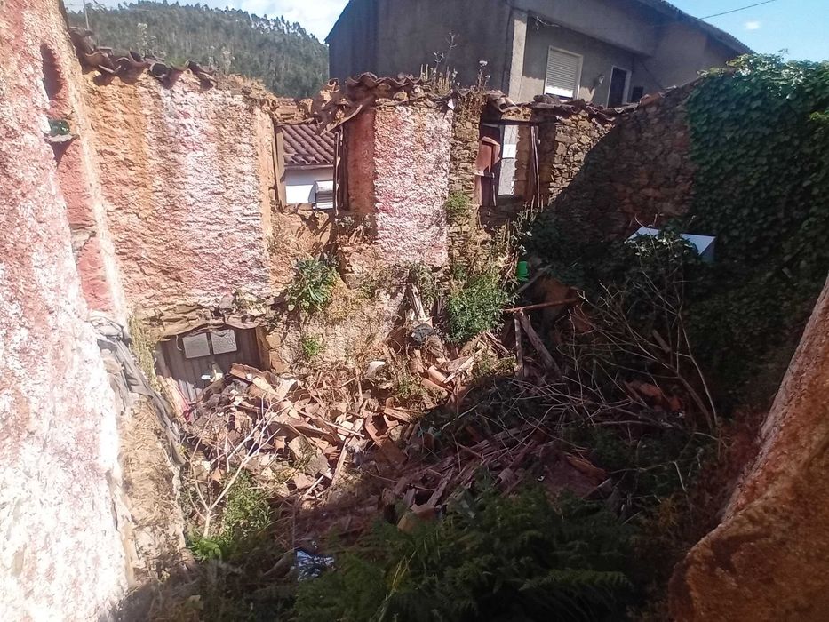 Moradia em pedra para reconstrução e terreno preço Low cost