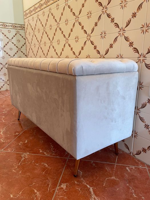 Baú em capitone com interior melamina