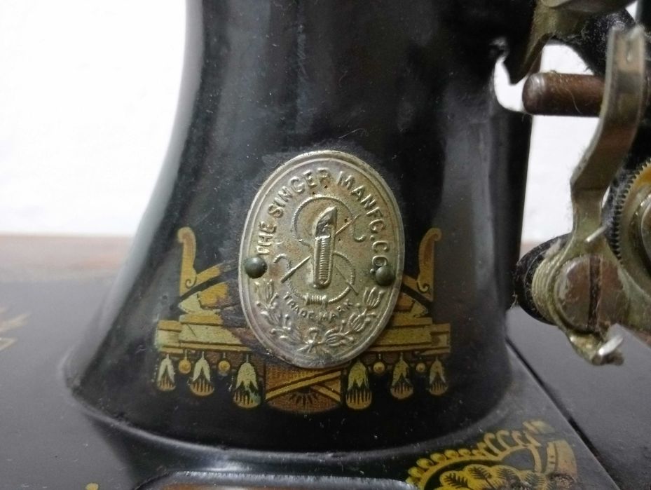 Máquina de costura Singer 
Modelo: 27K 
Ano: 1904