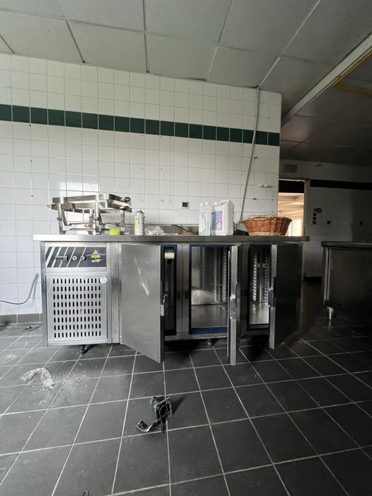 Para vender  material de cozinha industrial