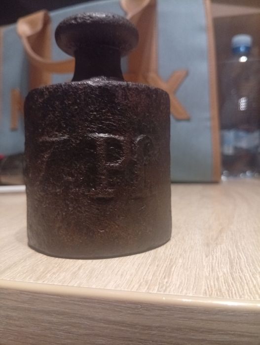 Stary celny odważnik