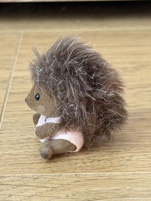 фігурка їжачка Sylvanian Families.