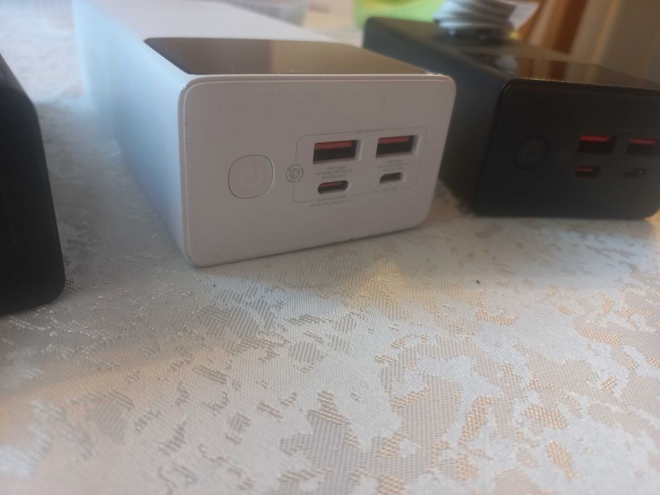3 Powerbanki Baseus 30000mAh + 2 kable do iPhona