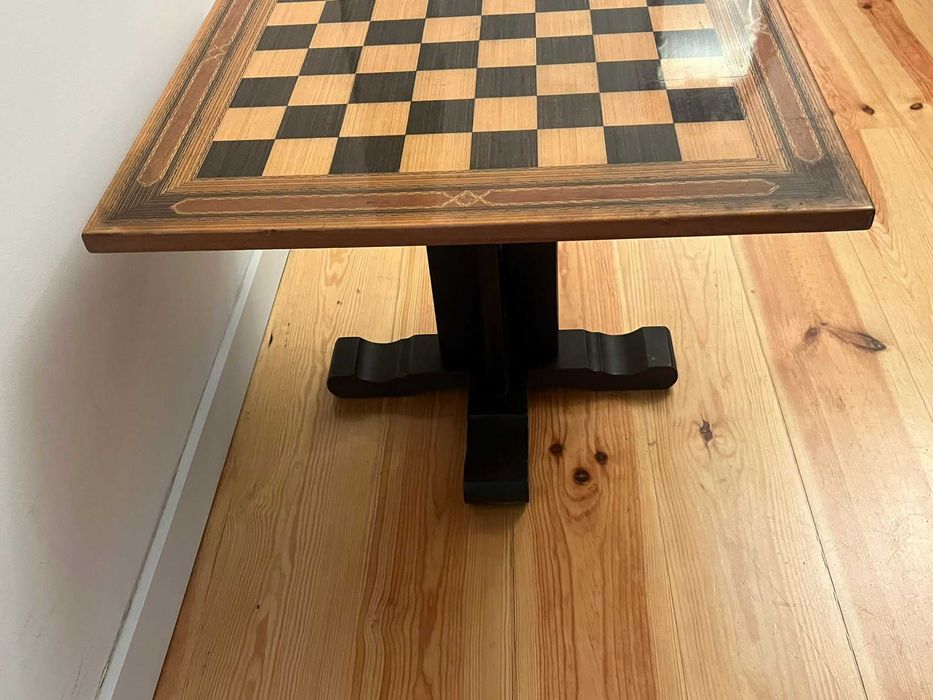 Mesa de Jogos / Mesa de Xadrez Antiga em Madeira com Marchetaria