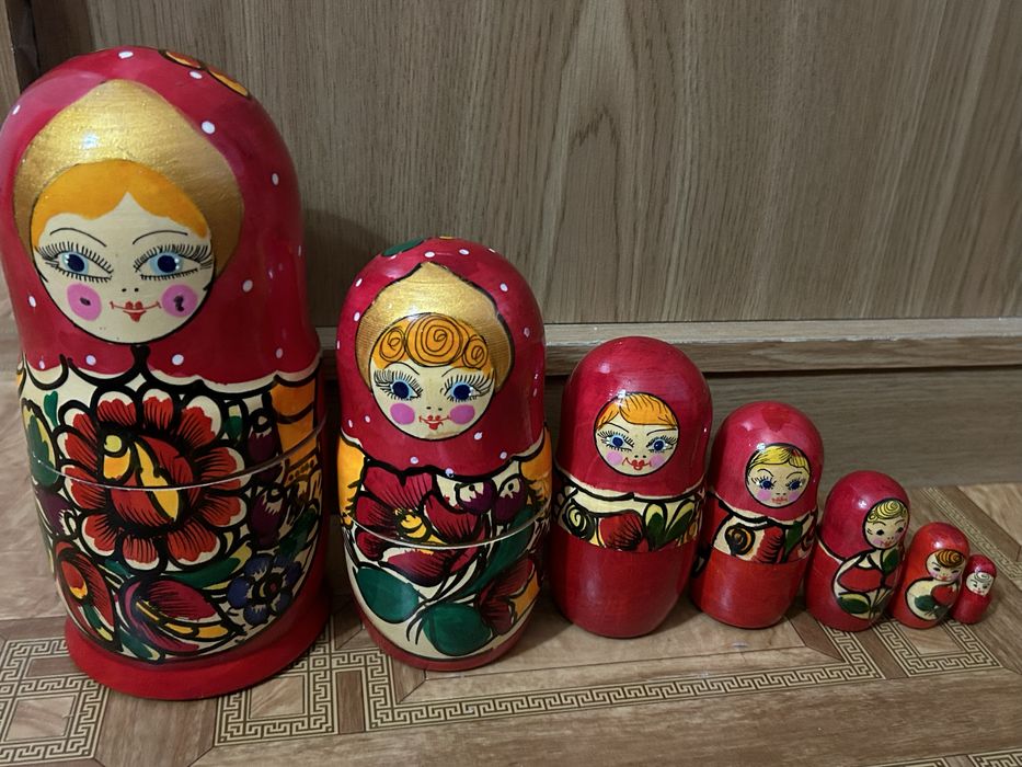 деревʼяна матрьошка