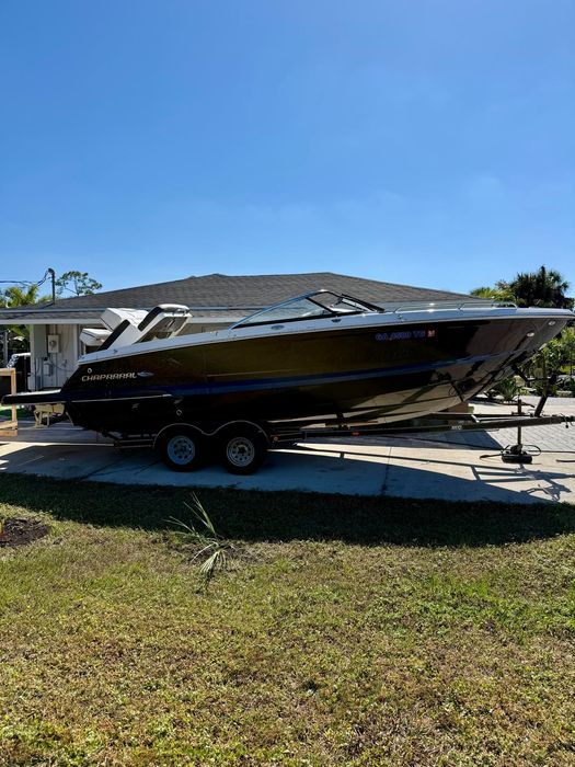 Motorowka Chaparral 267 SSX 21r uszkodzona , 5.3 Volvo Penta przyczepa ...