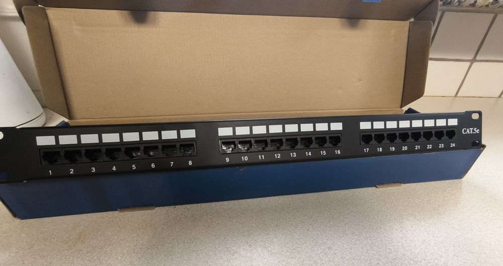 Patch panel RACK 19'' NEKU kat.5e 24p UTP wys. 1U