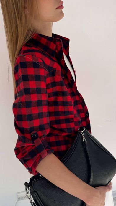 Сорочка жіноча, червоного кольору