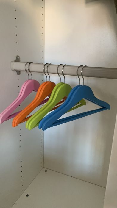 Cruzetas cabides coloridas madeira