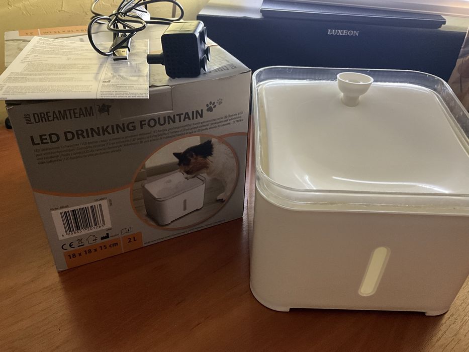 Автоматический фонтан для животных с LED-подсветкой (2 л)