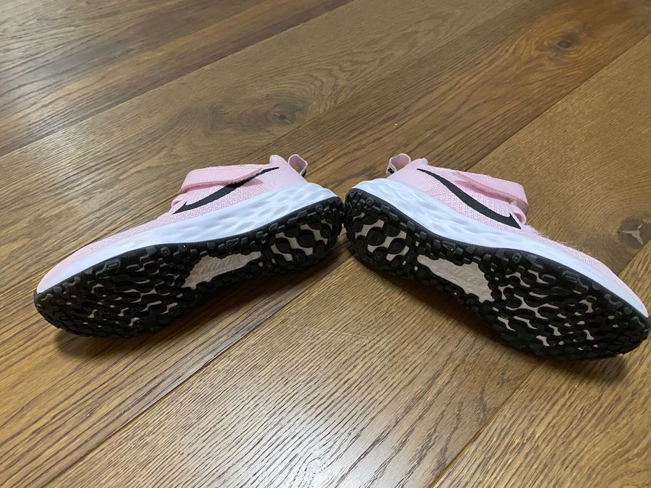 Дитячі кросівки для дівчинки Nike Revolution 6 Nn 12C 29.5 Рожеві