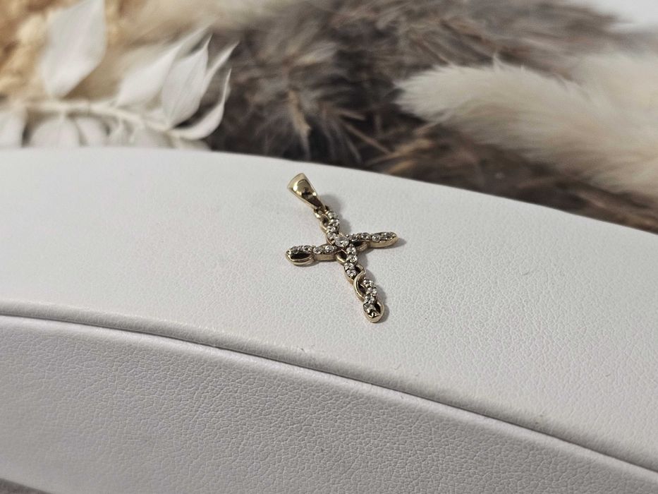 Krzyż CYRKONIE próba 333 Waga 0,51g