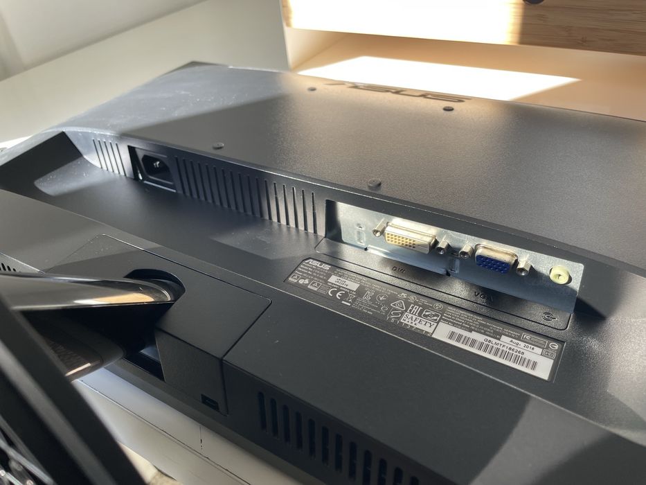 Urgente Monitor ASUS VP228TE