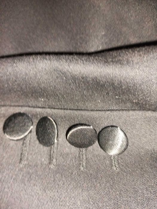 Продам черній костем от Воронина ддя тордеств.