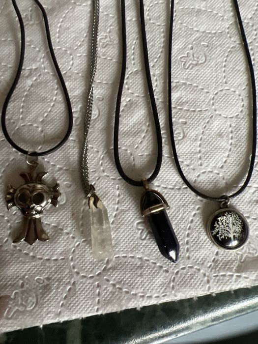 Wisiorki  5 szt czarne rożne