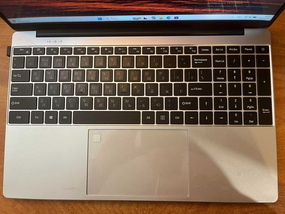 15,6-дюймовий ноутбук Intel Core i3