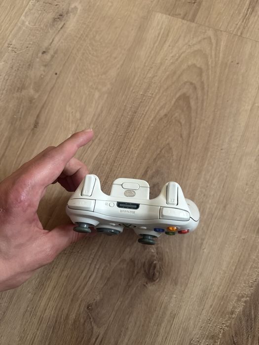 Oryginalny kontroler pad bialy do konsoli Xbox 360