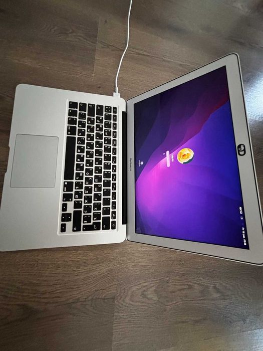 MacBook Air 13" 2017 (Intel i5 / 8 GB / SSD 256 GB) + оригінальна зарядка