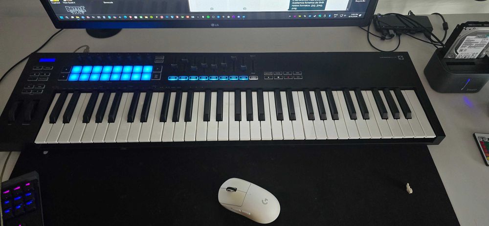 Controlador MIDI Novation Launchkey 49 MK3