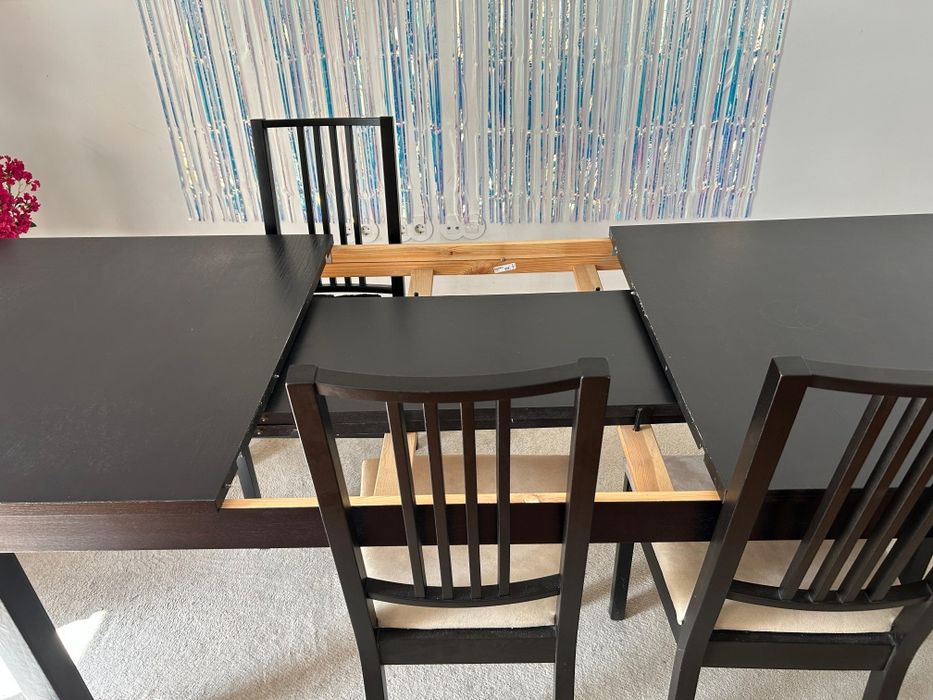 Mesa com 6 cadeiras