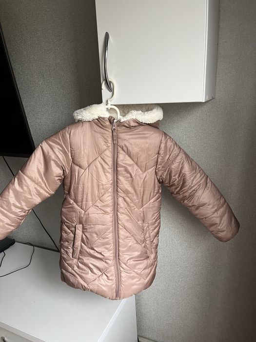 Куртка на дівчинку 5-6 років