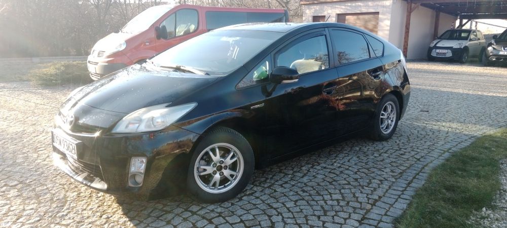 Sprzedam Toyotę Prius 3  ( gaz )