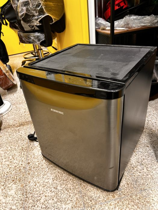 Frigobar pouco usado