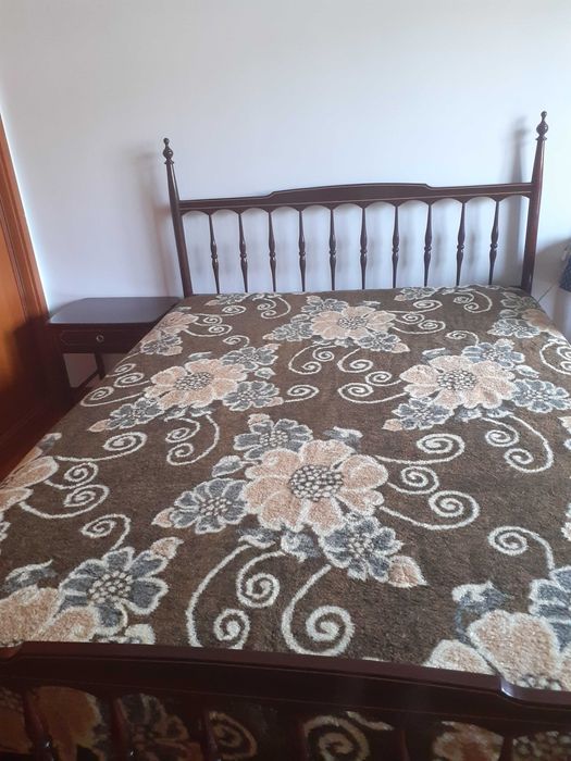Mobília clássica VINTAGE - Cama + Estrado + Colchão