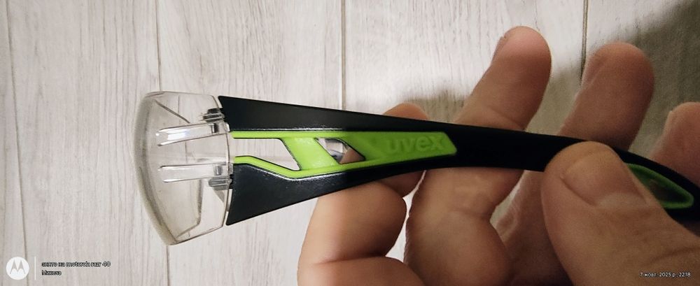 Захисні окуляри від бренду Uvex.