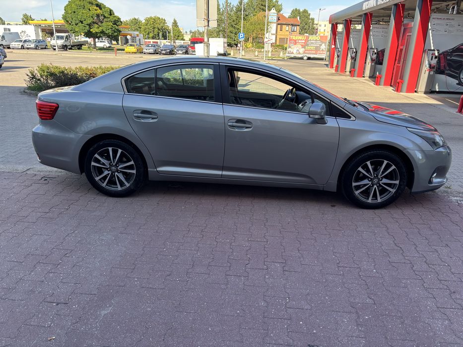 Toyota Avensis 2012r
