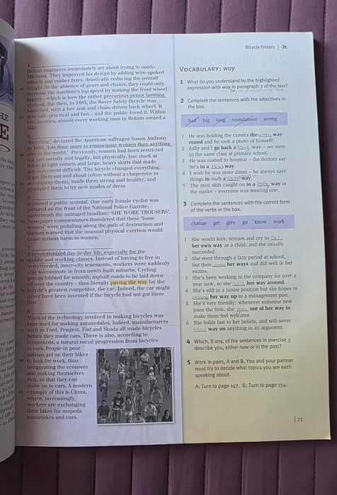 Manual académico + livro de exercícios + CDs "Straightforward" (ING)